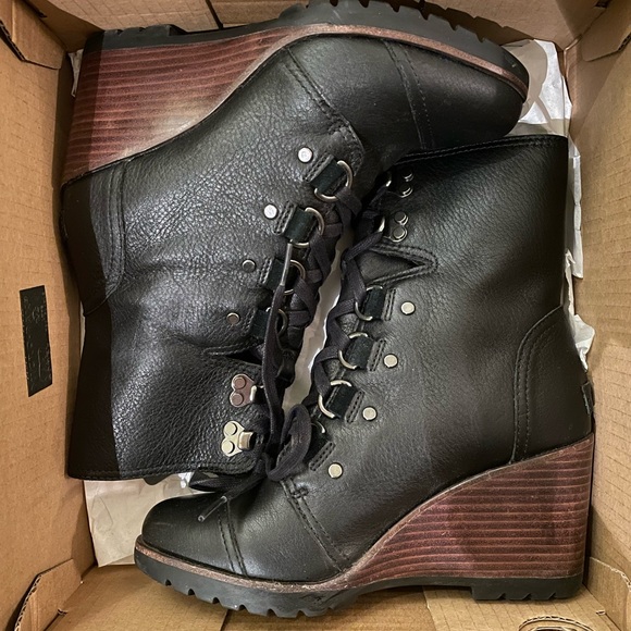 Sorel After Hours Lace Up Boot, Black, Size 7.5, Excellent Condition with Box - Picture 7 of 8